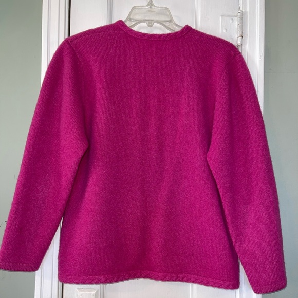 Vintage Magenta Shetland Wool Cardigan with Decorative Clasps - Picture 2 of 6